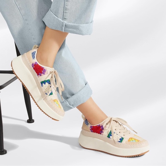 Crochet platform fashion sneakers. - Picture 2 of 14